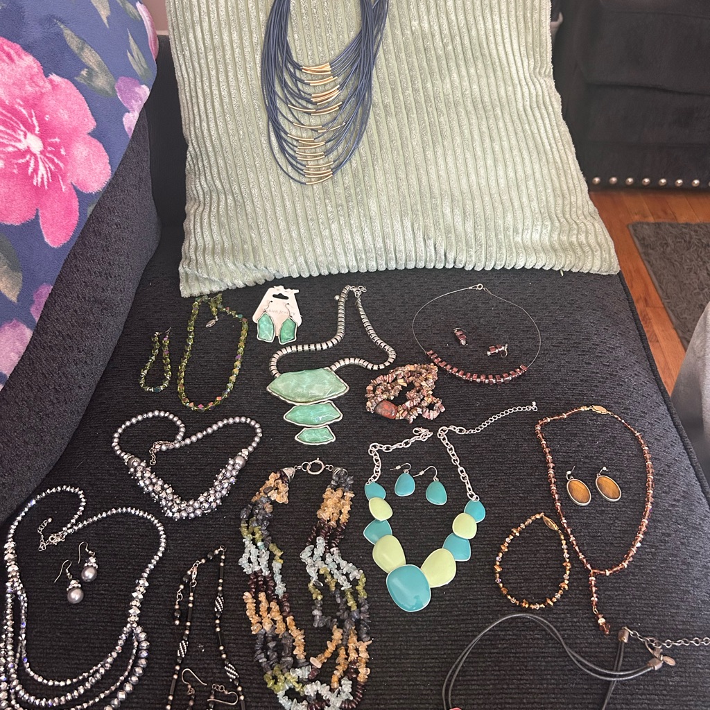 Othr Blue And Green Necklace Collection 22$